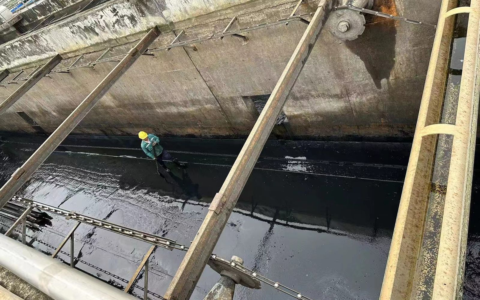 珠海富山水质净化厂非金属刮泥机整机替换改造